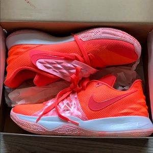 ✨BRAND NEW✨Nike shoes